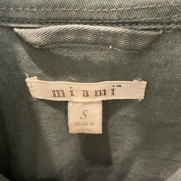 Utility Jacket in Army Green - Picture 9 of 9